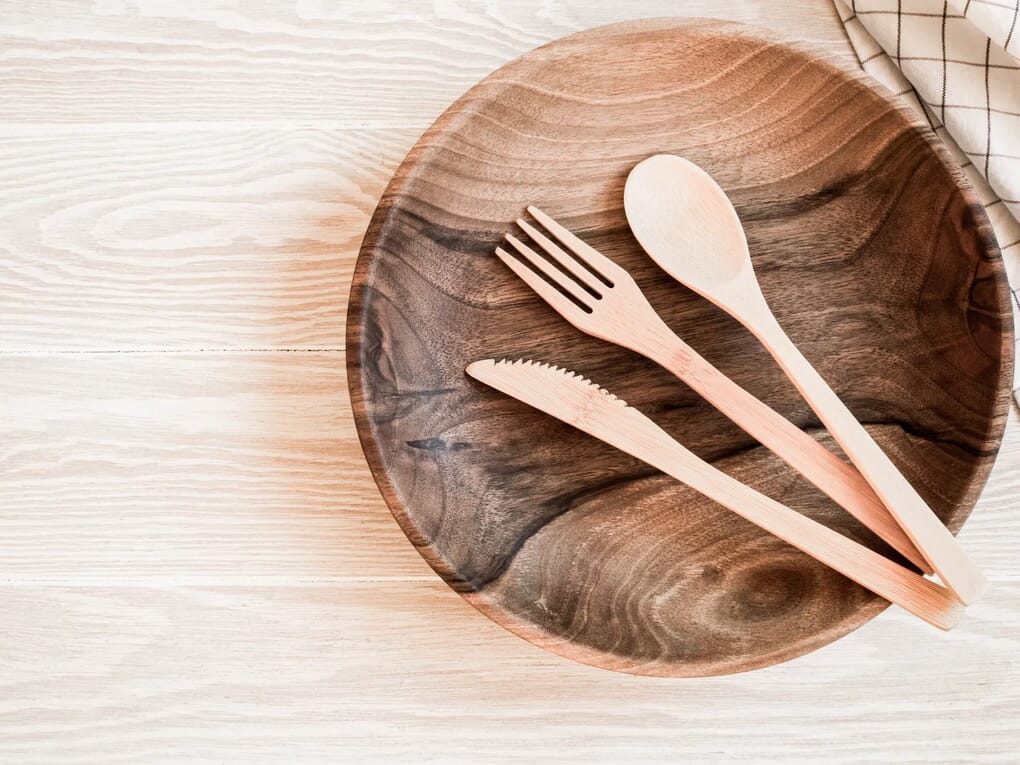 beautiful wooden plate and bamboo cutlery for food 2023 02 20 02 16 24 utc scaled 1 - Incisione laser su bambù