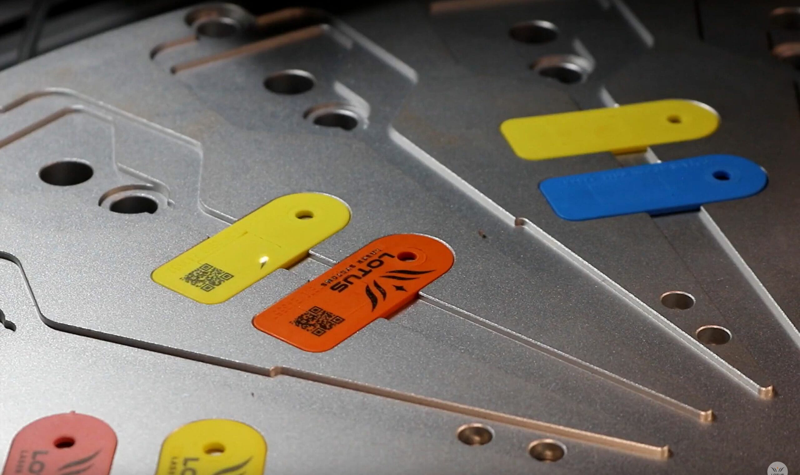 custom integrated rotating jig table scaled - Skräddarsydda lasersystem